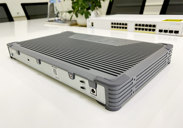 Firewall Juniper SRX300-SYS-JB