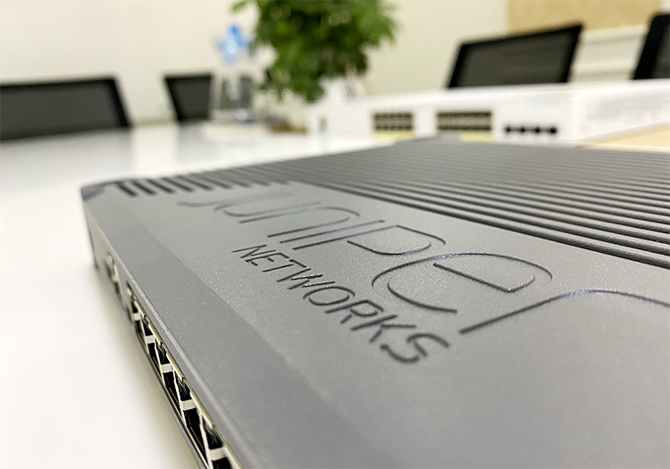 Firewall Juniper SRX300-SYS-JB