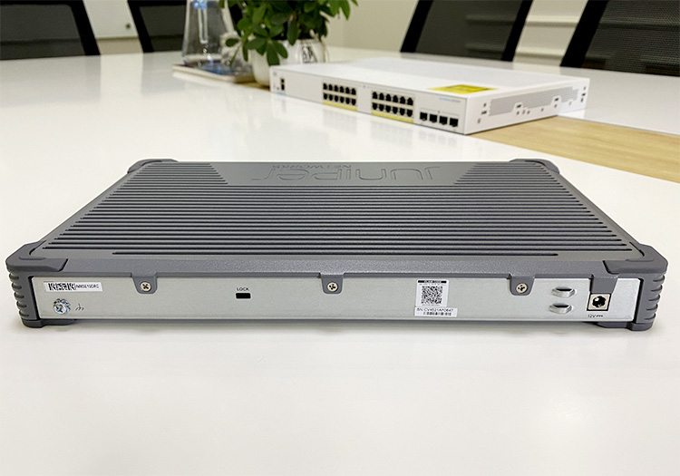 Firewall Juniper SRX300-SYS-JB