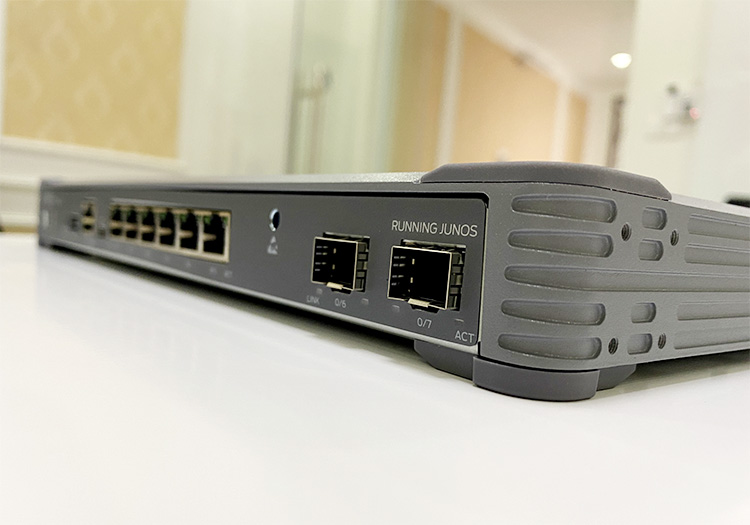 Firewall Juniper SRX300-SYS-JB